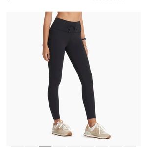 NWT - Vuori Daily Leggings - Small